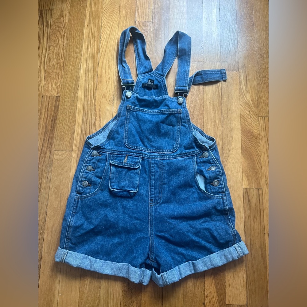Overall denim shorts